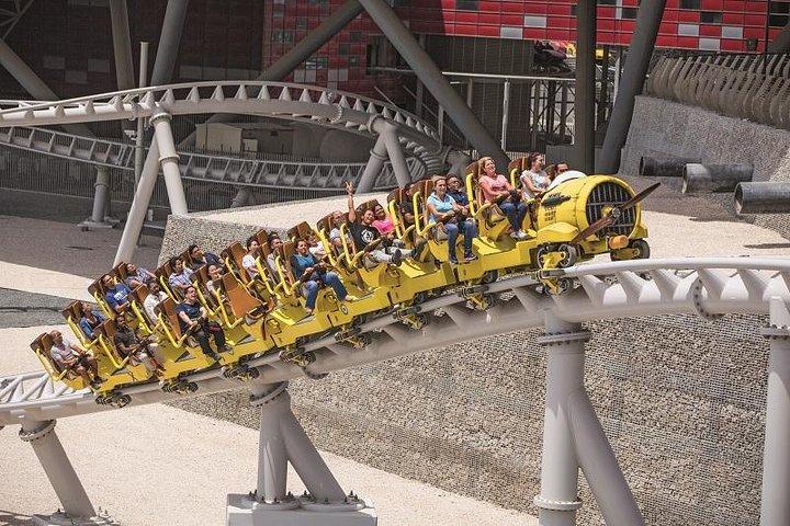 Excursion d'une journée Ferrari World Abu Dhabi au départ de Dubaï avec transferts