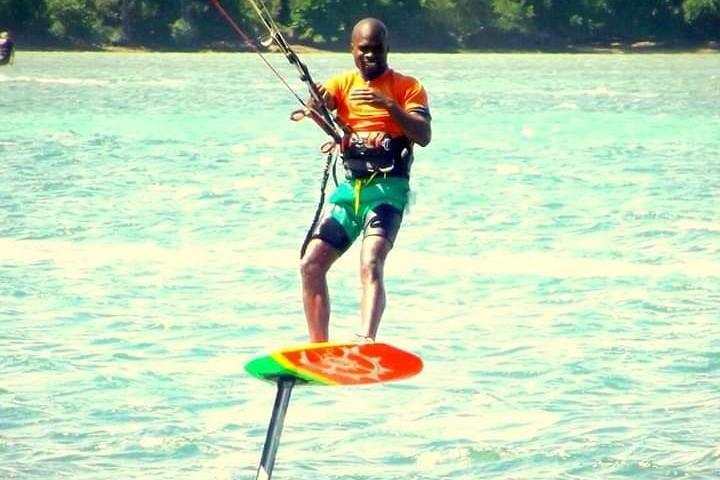 Kitesurfing lesson and rental at a cheaper price and with qualified instructor