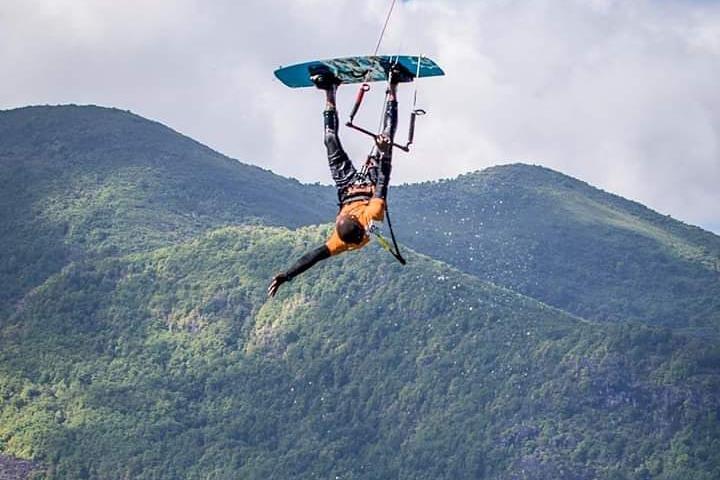 Kitesurfing lesson and rental at a cheaper price and with qualified instructor