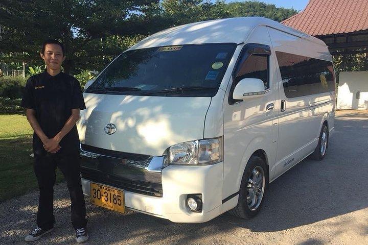 Alquiler de día completo en coche privado con guía en Bangkok
