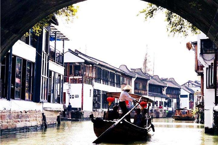 Shanghai City Highlights und Zhujiajiao Private Day Tour mit Bootsfahrt