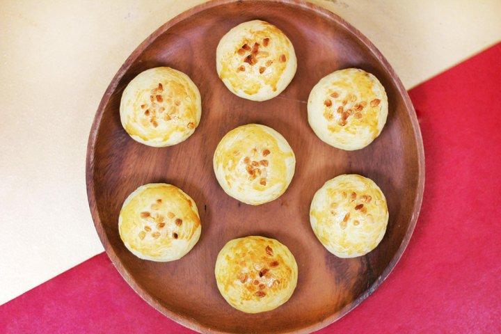 Hong Kong self-service baking experience: making traditional snacks