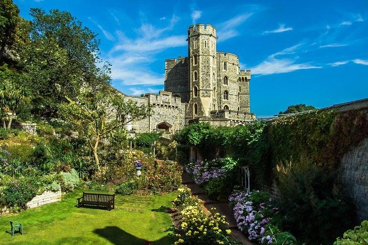 Windsor Castle and Stonehenge PRIVATE TOUR Luxury Sedan