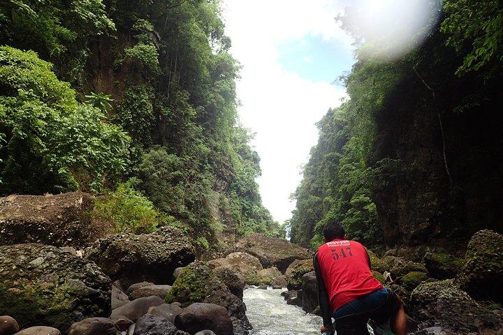 Incredibili cascate di Pagsanjan con autentico pranzo filippino Plus Trasferimenti da Manila *