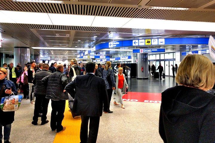 チヴィタヴェッキア（ローマのクルーズ港）：Rome Fiumicino（FCO）空港への専用送迎