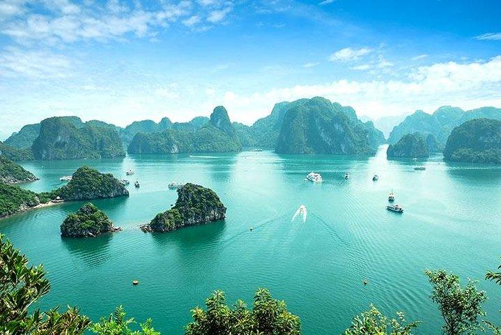 Halong Bay volledige dag met grot, kajakken en zwemmen - Highway Transfer