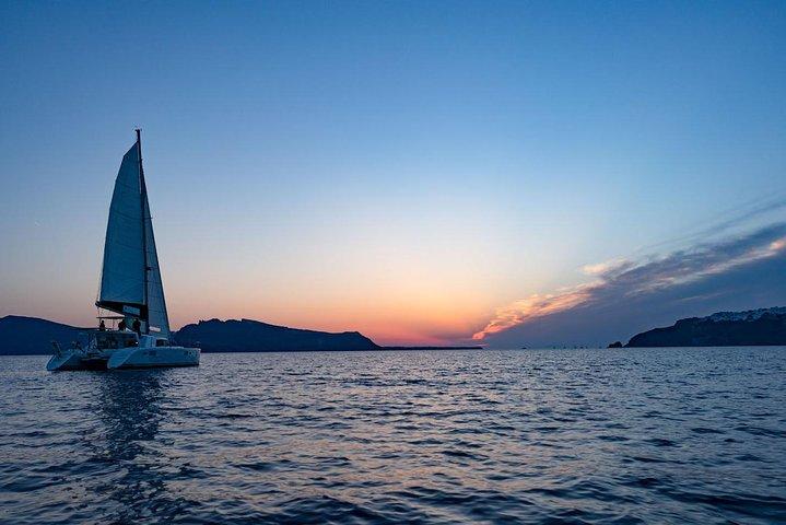 Crucero al atardecer con barbacoa y bebidas