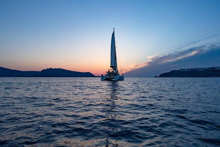 Crucero al atardecer con barbacoa y bebidas