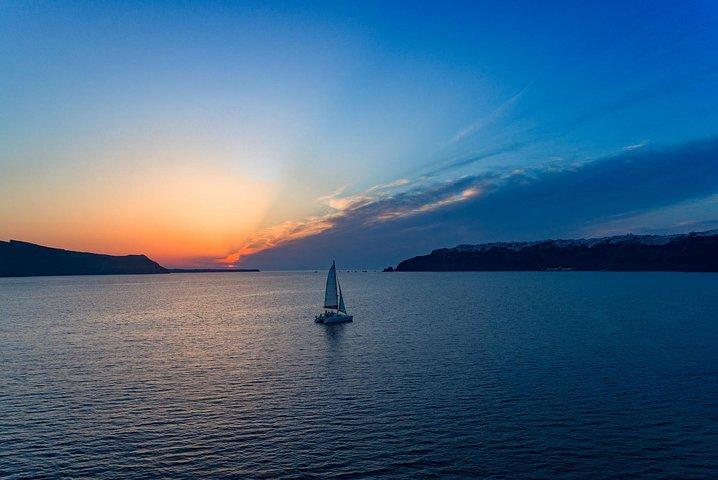 Cruzeiro privado ao pôr do sol com jantar e bebidas!