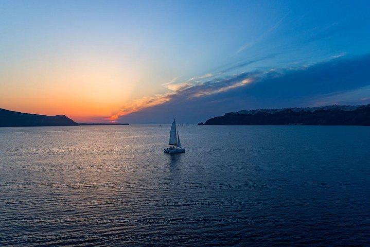 Cruzeiro privado ao pôr do sol com jantar e bebidas!