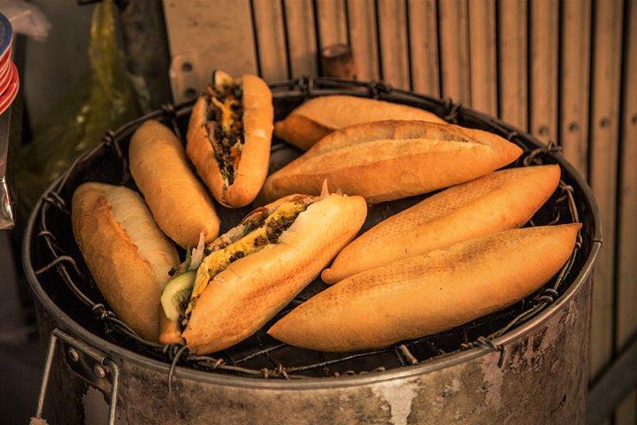 Hanoi Evening Street Food Guided Tour com um verdadeiro Foodie