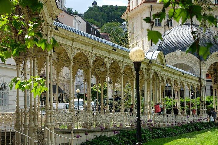 Transfert de Prague à Karlovy Vary : excursion privée d'une journée avec 2 h de visites