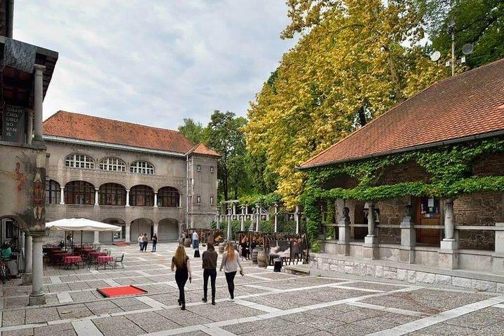 Excursão privada pela cidade de Ljubljana. 4 horas com um guia local amigável e divertido.