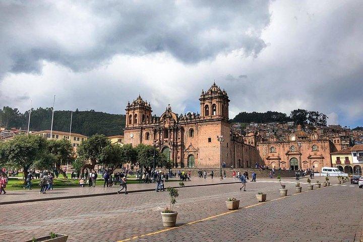 Transfer vom Flughafen Cusco zum Hotel in Cusco (Hin- und Rückfahrt)