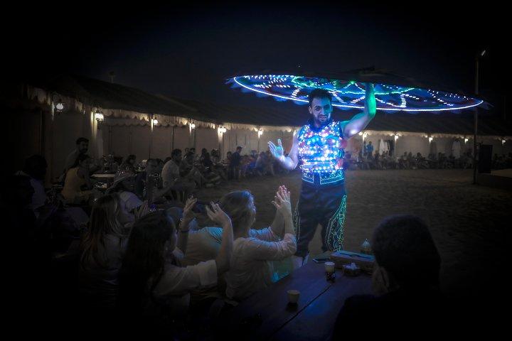 Dubai Sunset Camel Trekking mit BBQ Abendessen im VIP Camp