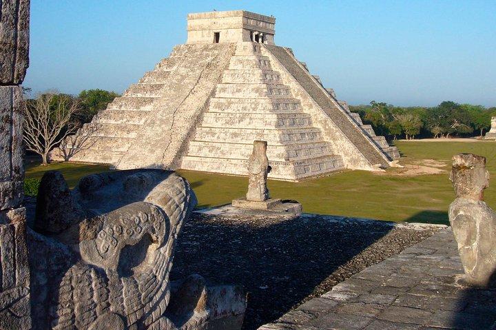 チチェン イッツァ遺跡と 2 つのセノーテで古代マヤの生活を発見