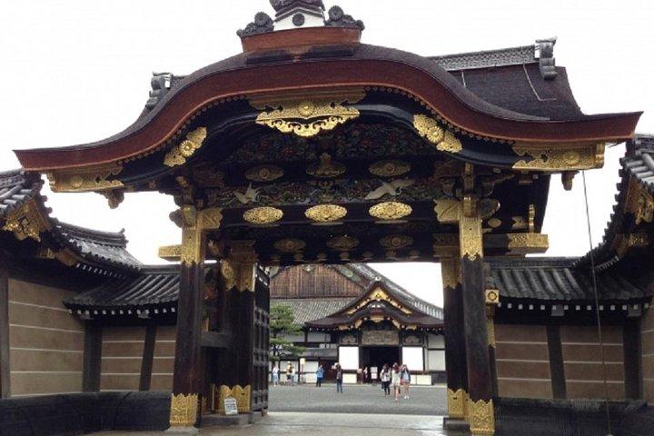 Visita privata del castello di Nijo e tour del cibo di Nishiki