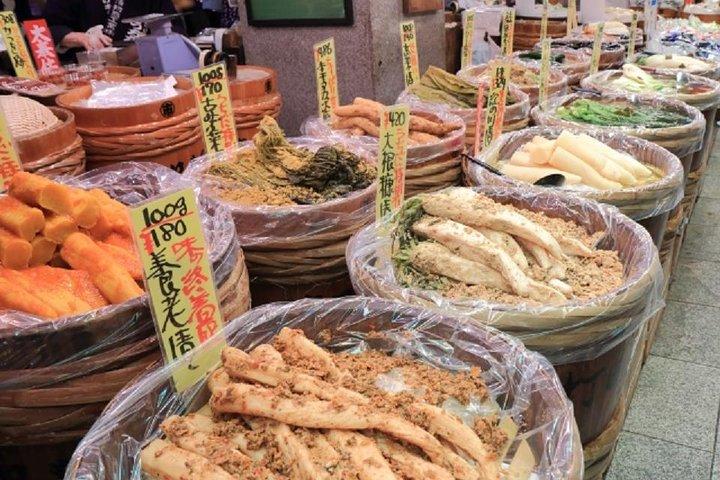 Visita privada de Fushimi Inari y comida de Nishiki