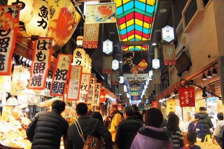 Visita privada de Fushimi Inari y comida de Nishiki