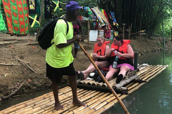 ジャマイカマーサブラエ竹筏流しバス輸送