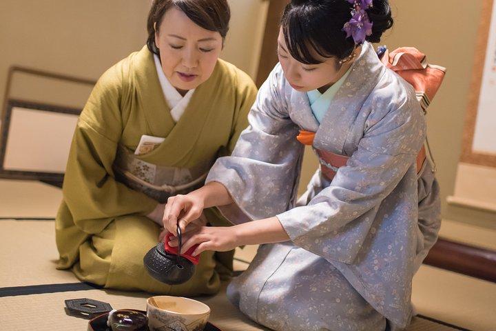 公式インストラクターによる茶道ワークショップ