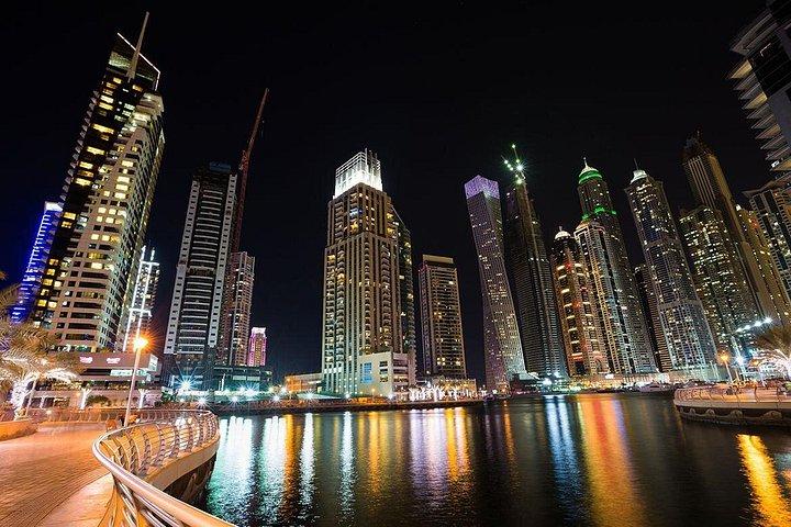 Dubai Marina : Elegante Dhow Dinner Cruise mit Buffet & Live Show