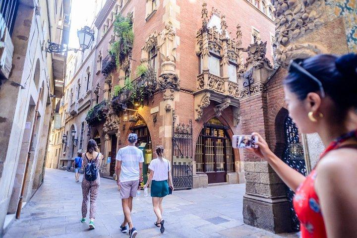 Barcelona E-Bike Small Group Tour com Tapas e degustação de vinhos