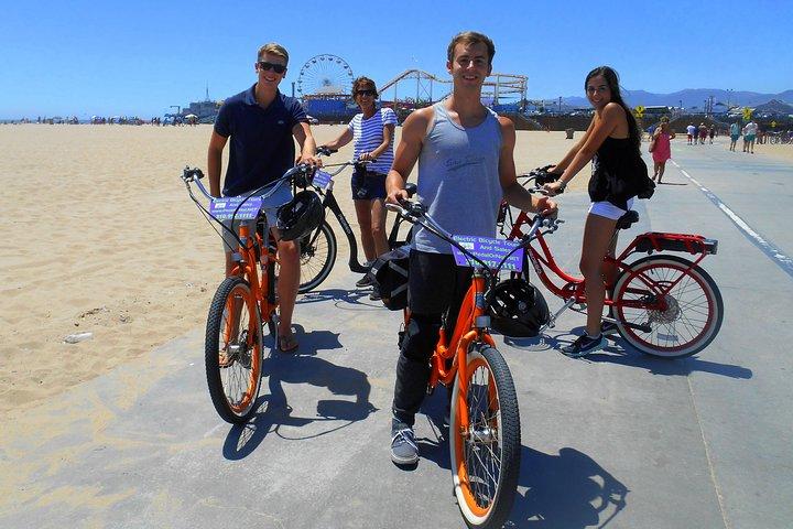 Liten grupp elektrisk cykeltur i Santa Monica och Venice Beach