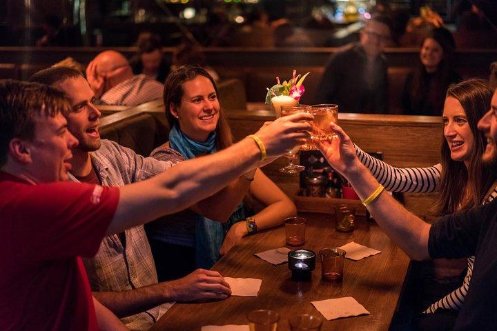 メルボルンのローカルレーンウェイバーとストーリーズ-ドリンク付き