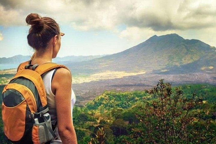 ローカルガイドの経験を持つバトゥール山の日の出ハイキング