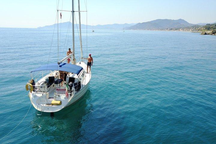 リグリア海の日セーリングツアーby Set Sail Tours /ラヴァーニャ、イタリア