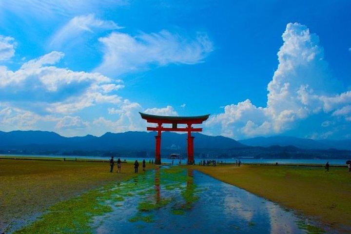 Private Hiroshima Custom Full-Day Tour door Chartered Vehicle