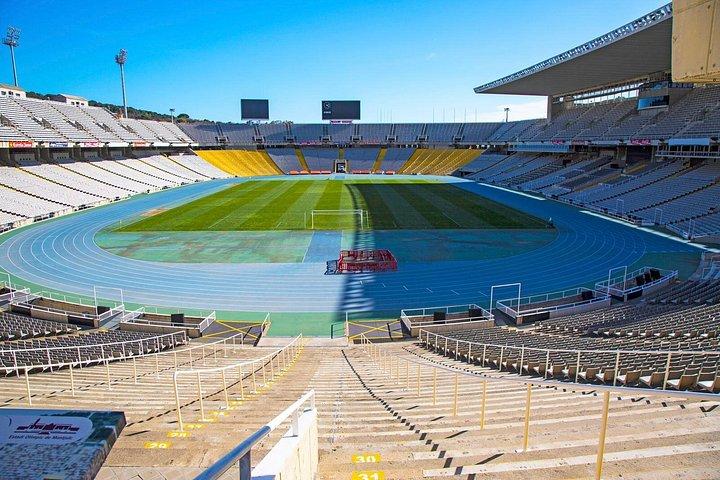 オリンピック公園とスペイン広場を訪れるプライベートモンジュイックマウンテンツアー