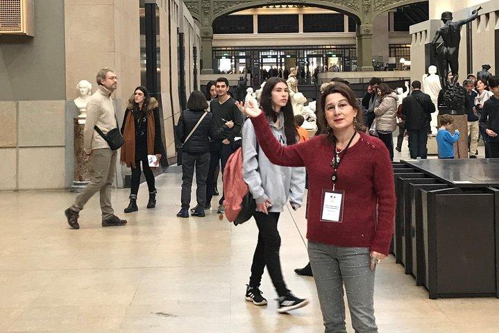 besöker mästerverk av impressionister på Orsay museum