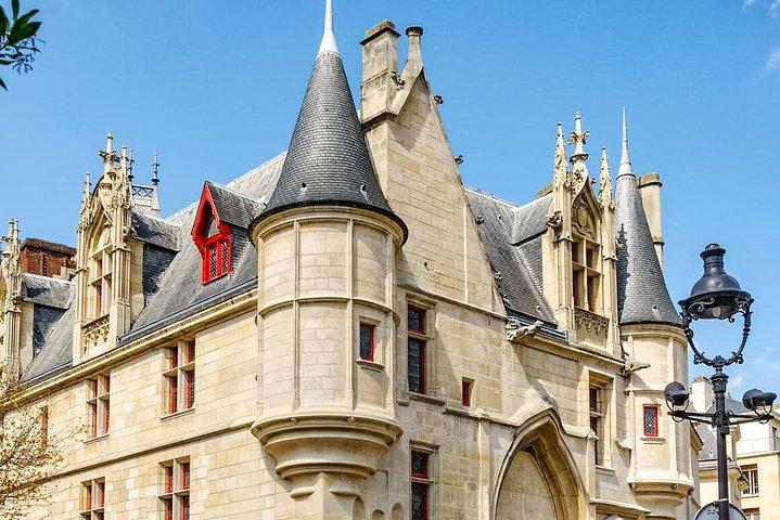 Private History Walking Tour i Paris for Teens & Family