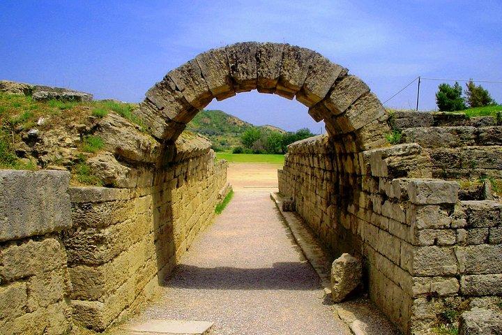 アテネからの古代オリンピアプライベートツアー