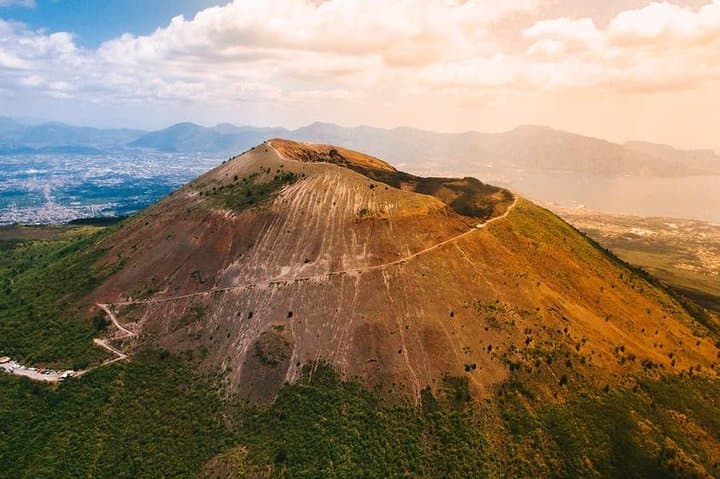 Mt. Vesuvius, Pompeii & Sorrento day-trip in 8 hours (privately)
