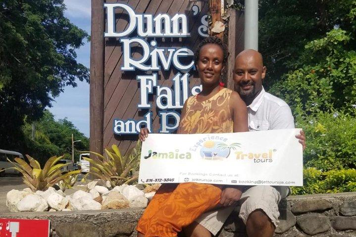 Jamaica Martha Brae River Rafting/Dunn's River Falls Tour Privado