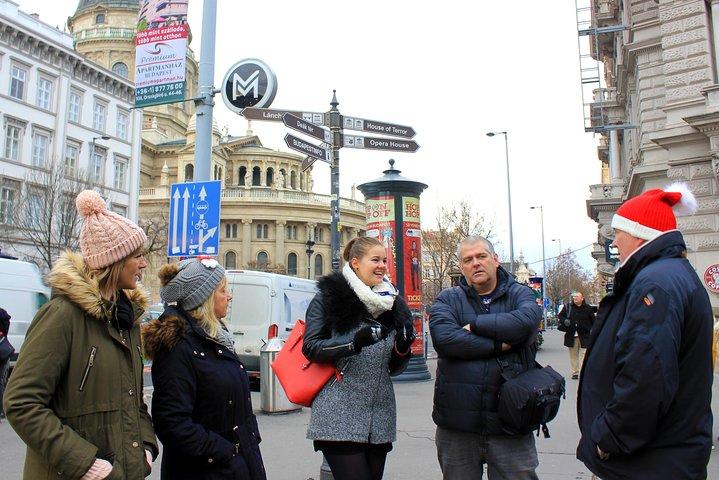 Budapest Christmas Walking Tour & Entry to St Stephen's Basilica