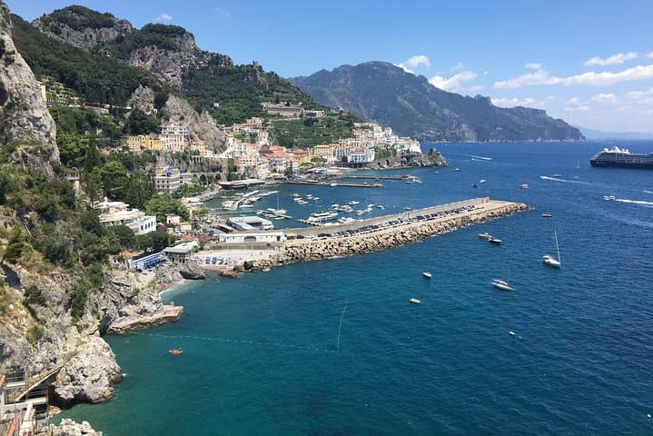 Transfer Naples to Amalfi and stop in Pompeii