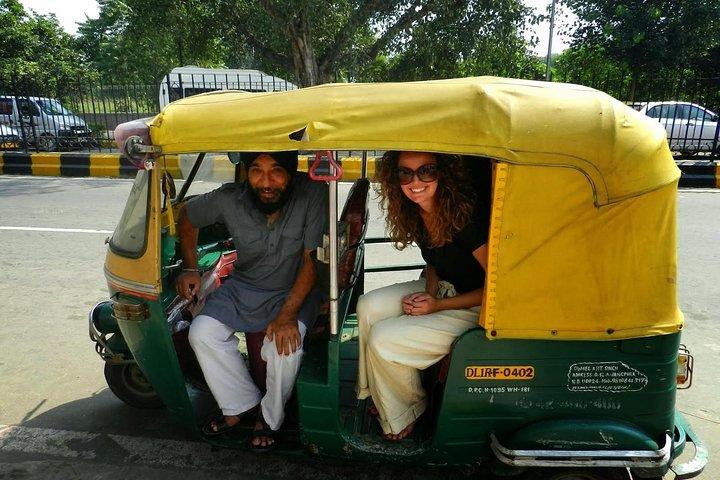 Historic Delhi Morning Tour Including Chattarpur Temple and Qutub Minar with Tuk-Tuk Ride