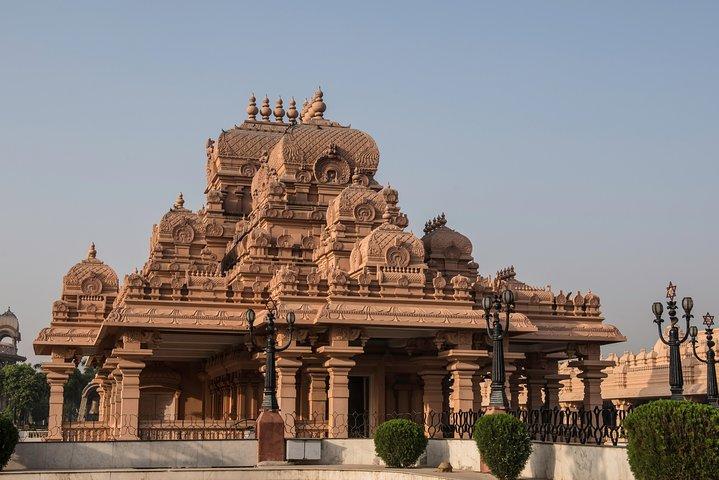 Historic Delhi Morning Tour Including Chattarpur Temple and Qutub Minar with Tuk-Tuk Ride