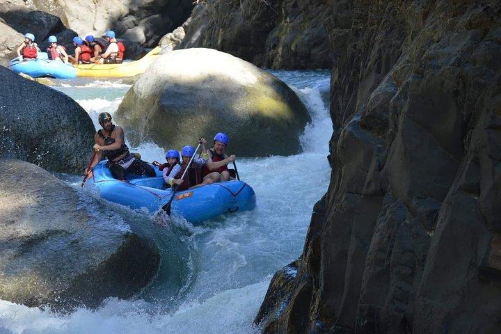 Wildwasser-Rafting Upper Naranjo River (Abschnitt Chorro, 15. Dezember - 15. Mai)