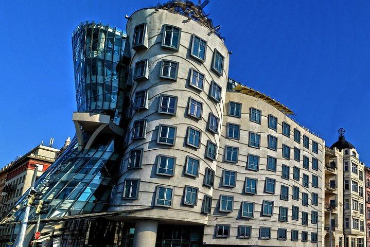 ウィーンからプラハへのプライベートトランスファー、ホテル間、英語を話すドライバー