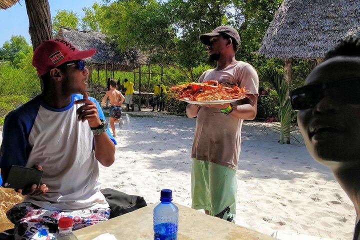 ワタムマリンパーク&スディ島マングローブ林カヌーライド。海鮮ランチ付