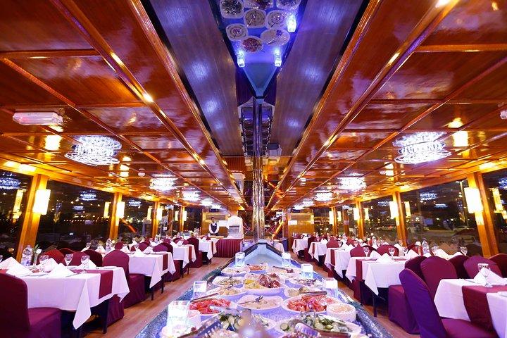 Combo Dubai Ramme og Aften Dhow Cruise Dinner