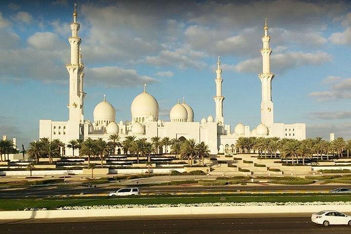 Private One-day Abu Dhabi Highlight Tour With Lunch