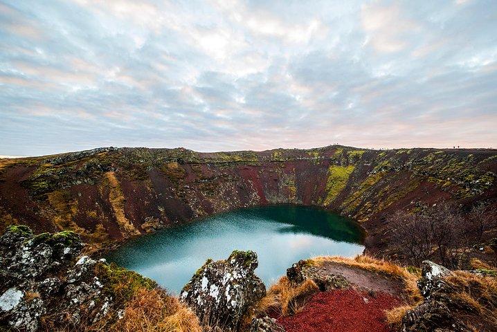 ゴールデンサークルとケリド火山噴火口日帰りツアー（レイキャビク発）