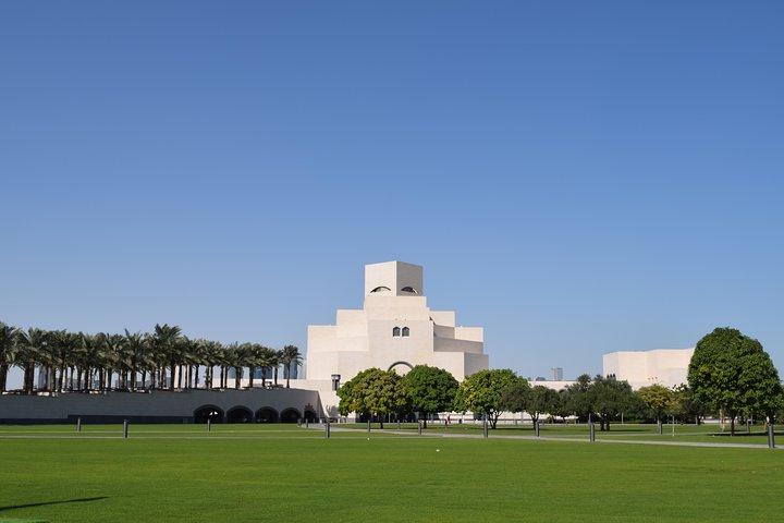 La storia dietro il Doha City Tour + crociera in dhow | Privato