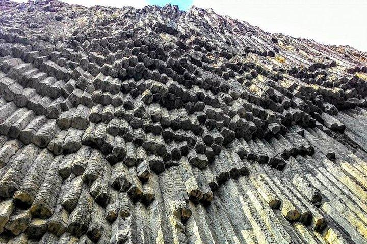 Tour privato al tempio pagano di Garni, al monastero della grotta di Geghard e alla sinfonia di pietre